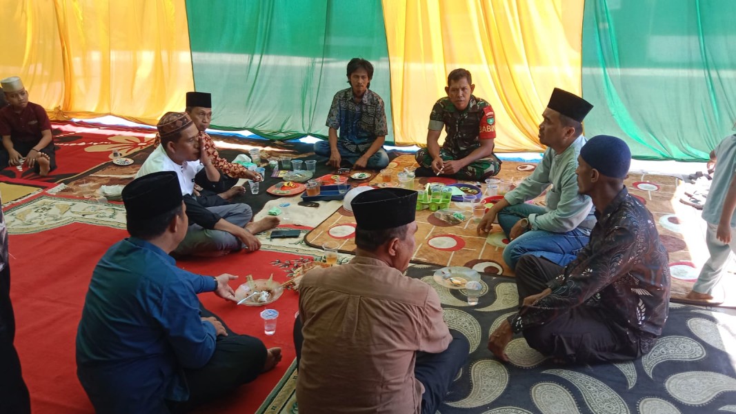 Babinsa Koramil 07/Reteh Komsos Di Moment Idul Fitri 1447 H di Sungai Batang