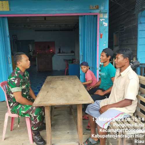 Babinsa Koramil 04/Kuindra Himbau Agar Selalu Berhati-hati Saat Cuaca Yang Kurang Baik
