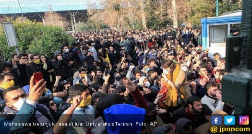 Demo Menolak Kenaikan Harga BBM Pecah di Seantero Iran, Ayatollah Salahkan Asing