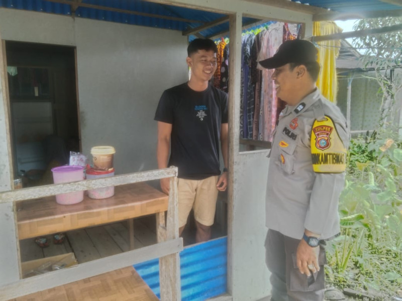 Jelang Pemilu, Bhabinkamtibmas Desa Simpang Gaung Aiptu Safrizal Zufri Ajak Masyarakat Hindari Berita Hoaks