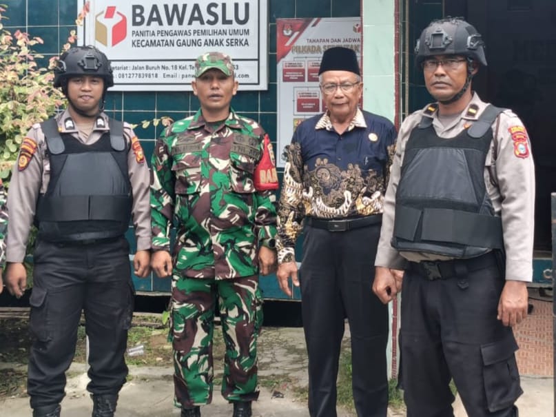 Dalam Rangka Menjaga Konduktivitas Suasana Pemilukada Anggota Koramil 05/Gas Bersama Anggota Polsek dan Panwaslu Laksanakan Patroli