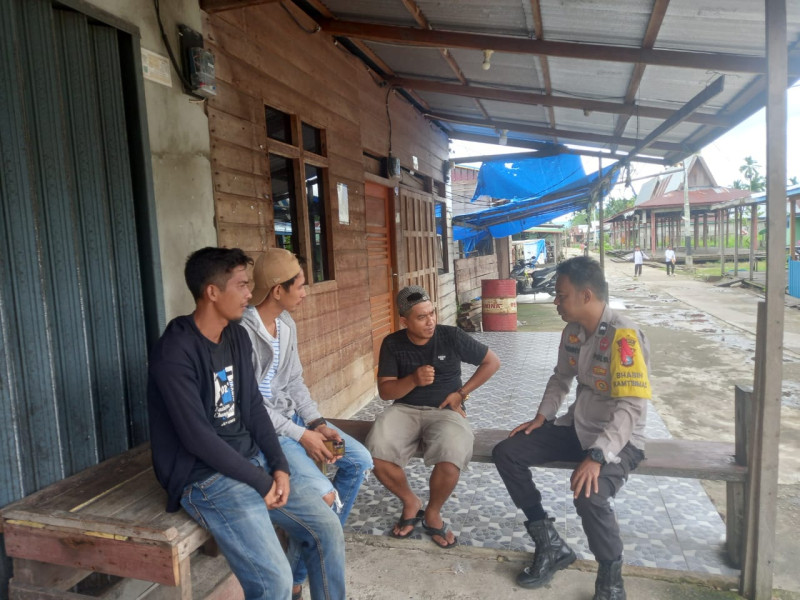 Bhabinkamtibmas Desa Pungkat Aipda Denny Hidayat Lebih Dekat Dengan Warga Binaan Pada Giat Sambang