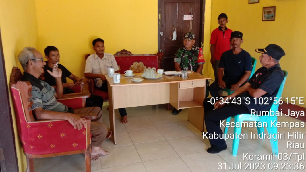 Wujud Sinergitas, Babinsa 03/Tpl Komsos Dengan Perangkat Desa dan Masyarakat Desa Binaan