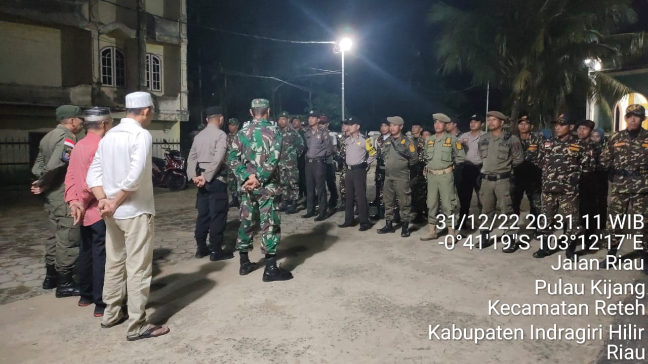 Dalam Rangka Pergantian Tahun, Danramil 07/Reteh Laksanakan Apel Gabungan Pengamanan