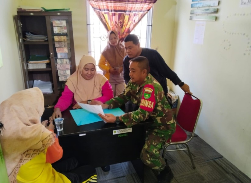 Bhabinsa Koramil 05/Gas Sertu Guntur Melaksanakan Pengawasan Sdm di Bidang Komduk Dengan Masyarakat