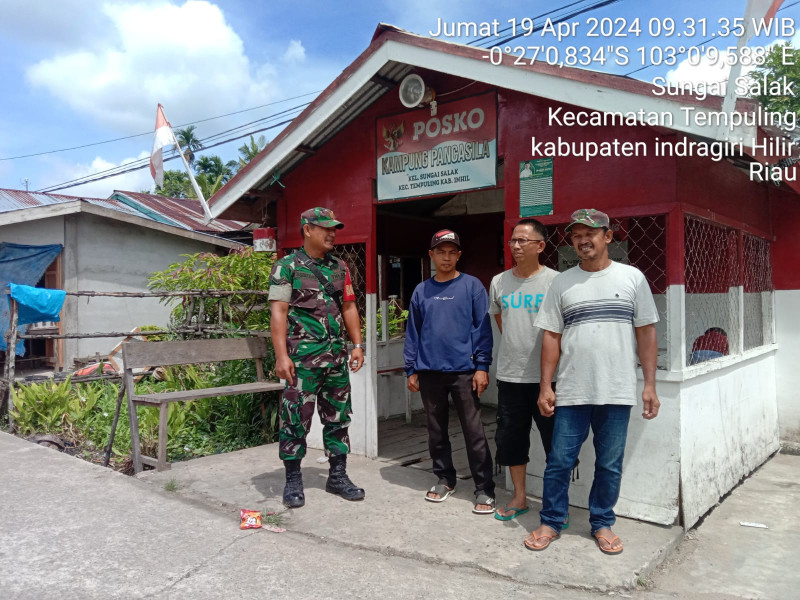 Babinsa Koramil 03/Tpl Serda Pardamaean, Sambangi Tokoh Pemuda Kampung Pancasila