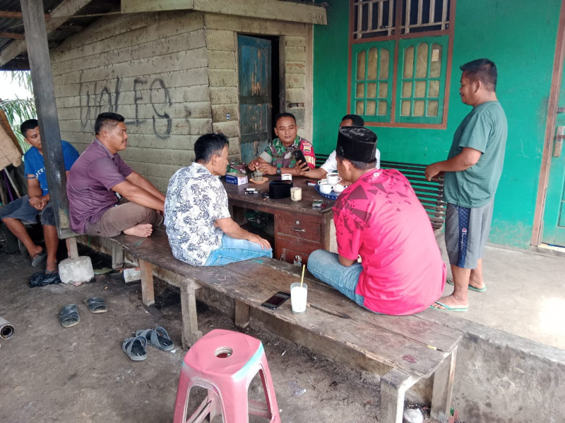 Babinsa Koramil 09/Kmg Himbau Warga Agar Dapat Menjaga Keamanan di Desa