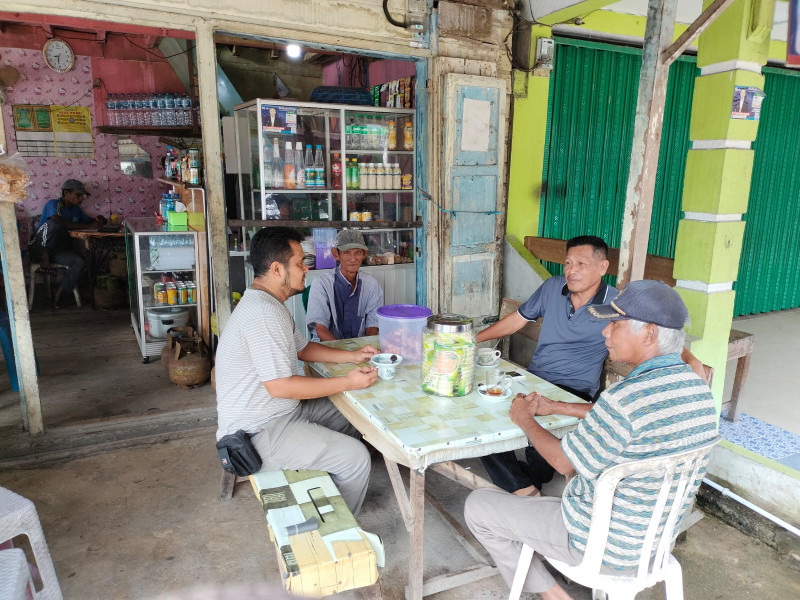 Bripka Krisman Wahyuda Sampaikan Pesan-pesan Kamtibmas Terhadap Masyarakat Kelurahan Kuala Lahang