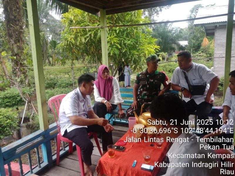 Sinergi Babinsa Koramil 03/Tpl dan Perangkat Desa Wujudkan Keamanan dan Kebersihan Lingkungan yang Optimal