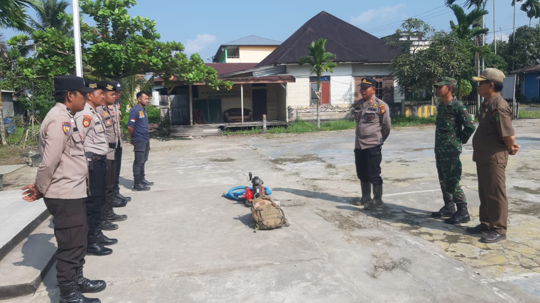 Musim Kemarau, Babinsa Serda Ramli Giat Lakukan Latihan Karhutla Bersama Polri