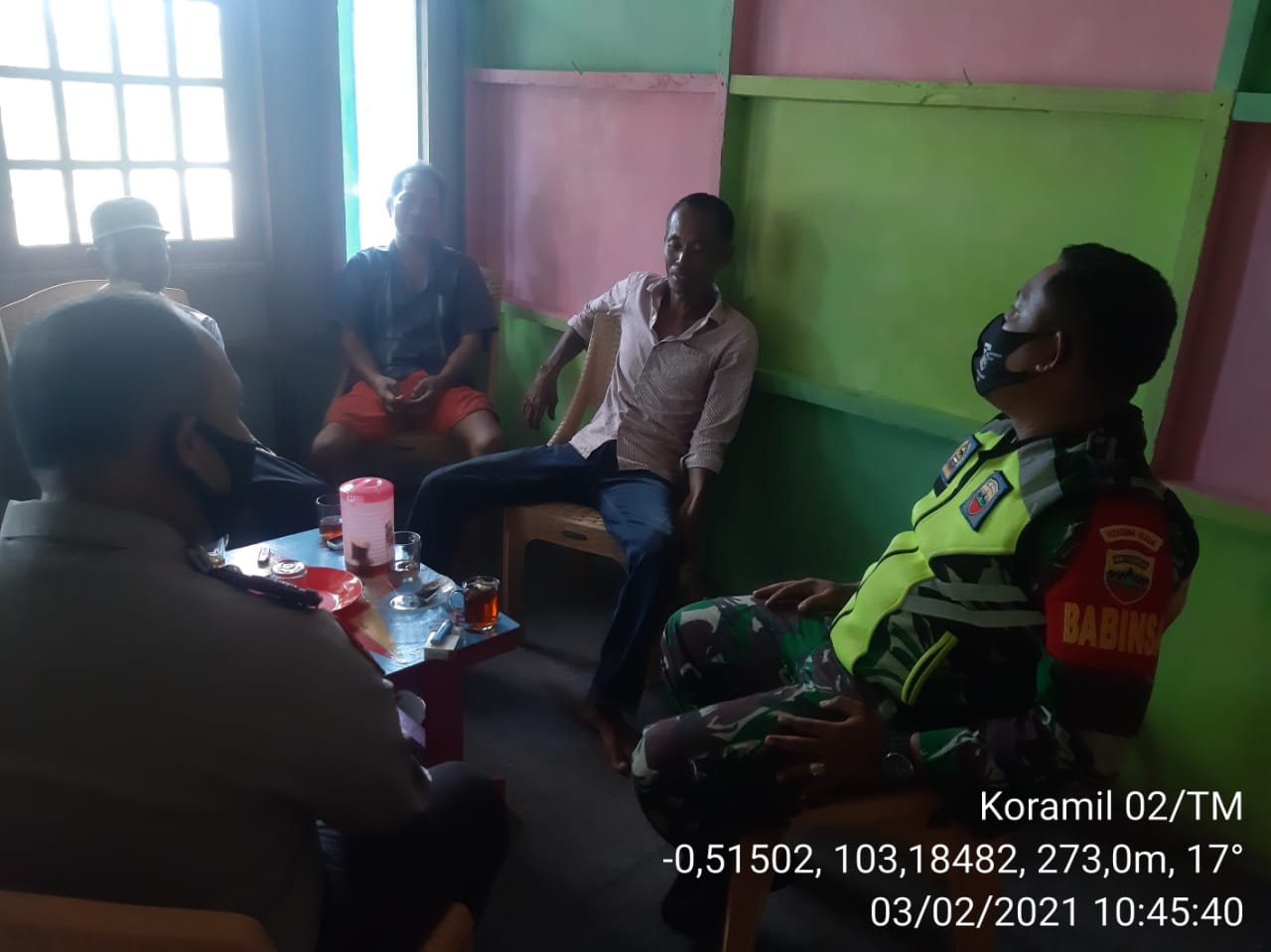 Tingkatkan Keharmonisan, Babinsa Koramil 02/Tanah Merah Kembali Lakukan Komsos