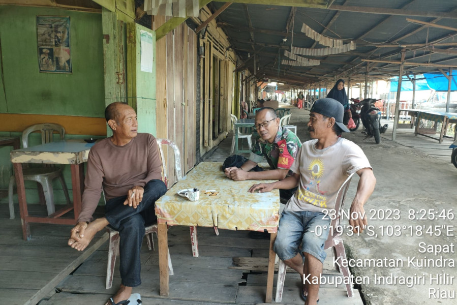 Babinsa Koramil 04/Kuindra Sampaikan Kepada Warga Untuk Terus Tolong Menolong Antar Sesama