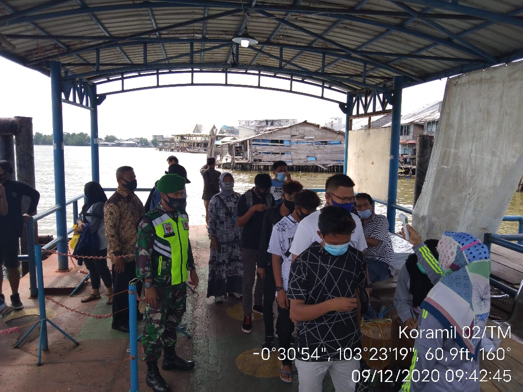 Penegakan Protkes di Pelabuhan Kuala Enok, Koramil 02/Tanah Merah Imbau Warga