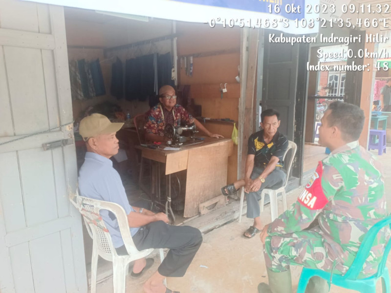 Komsos Terus Jaga Hubungan Baik, Babinsa Koramil 05/Gas Melaksanakan Komsos Dengan Warga Binaan