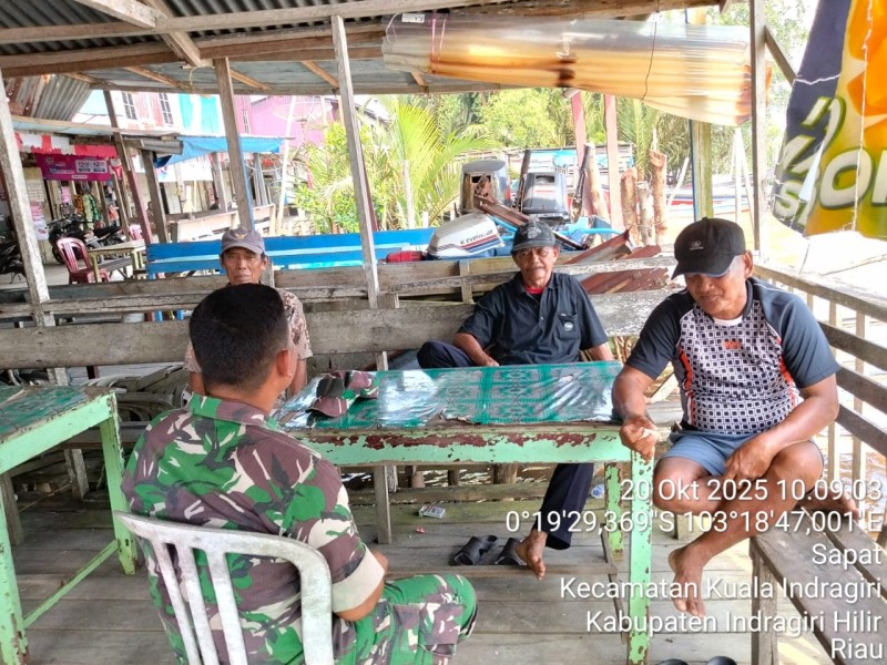 Tingkatkan Silaturahmi, Babinsa Koramil 04/ Laksanakan Komsos di Kampung Pancasila