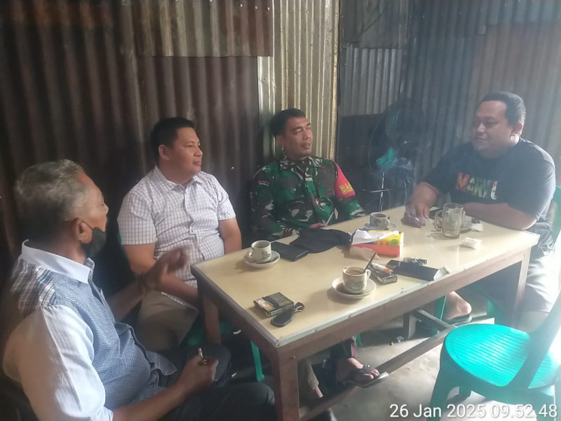 Babinsa Koramil 07/Reteh  Komsos dengan Masyarakat di Pulau Kijang: Meningkatkan Hubungan dan Kerjasama