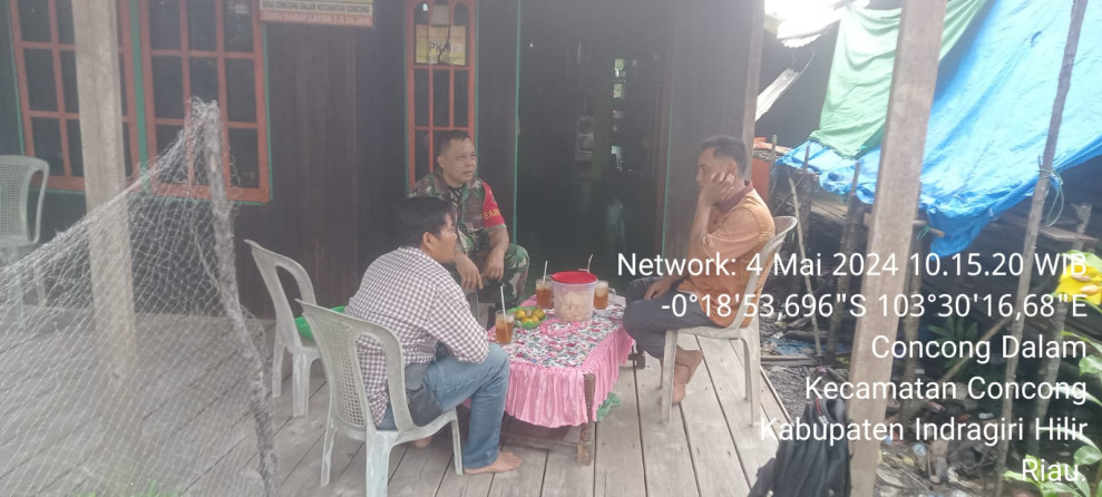 Wujudkan Kemajuan Desa, Babinsa Koramil 04/Kuindra Giat Lakukan Komsos Dengan Masyarakat