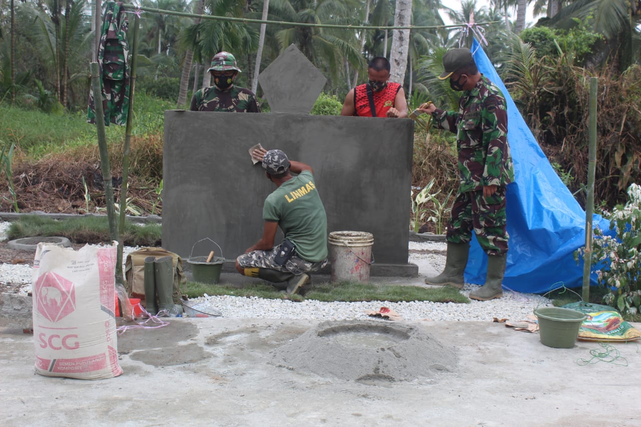 Satgas Terus Kebut Pembuatan Tugu TMMD di Teluk Bunian