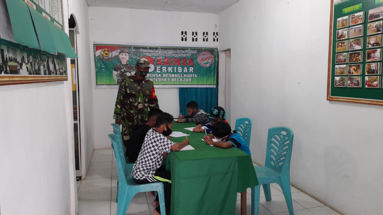 Koramil 03/Tempuling Kodim 0314/Inhil Intens Bantu Siswa Belajar Daring Dengan Sediakan WiFi Gratis