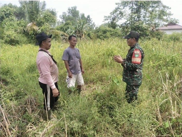 Babinsa Koramil 03/Tpl Laksanakan Patroli Tapal Batas, Jaga Keamanan Wilayah di Suasana Lebaran