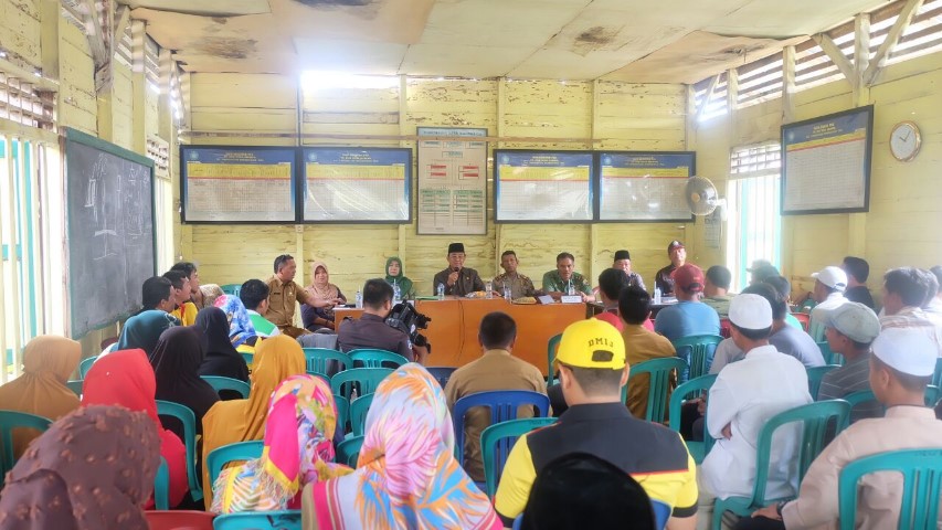 Sidak Ke Balai Desa Mumpa, Bupati Inhil : Ini BPDnya Kemana ? 