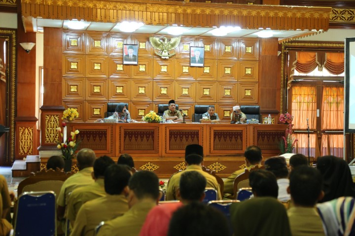 BPK Periksa Rinci Laporan Keuangan Daerah, Bupati Alfedri Minta Pimpinan OPD Tetap Ditempat.