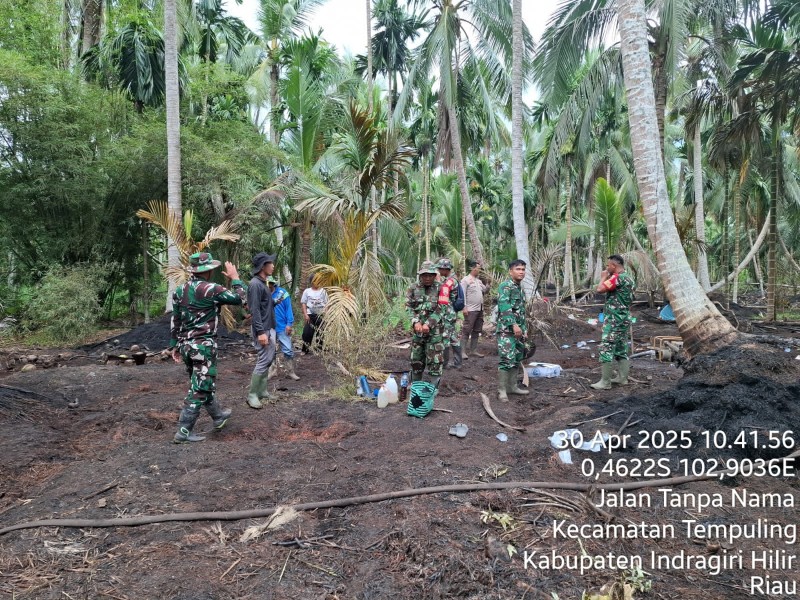 Babinsa Koramil 03/Tempuling, Patroli Cegah Karhutla di Desa Karya Tunas Jaya