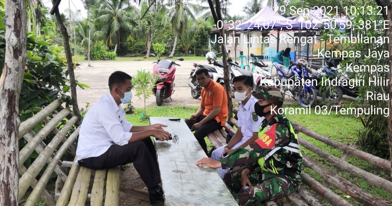 Babinsa Koramil 03/Tempuling Bersama Nakes Puskesmas Lakukan Komsos Jalin Silaturahmi