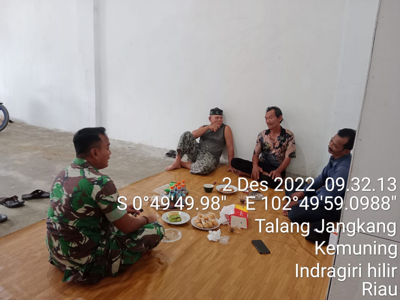 Waspadai Anak, Babinsa Koramil 09/Kemuning Himbau Warga Melalui Komsos