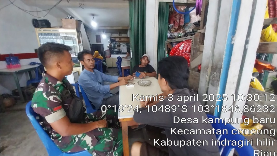 Babinsa Koramil 04/Kuindra Gelar Komsos, Himbau Masyarakat Waspada Cuaca Ekstrem