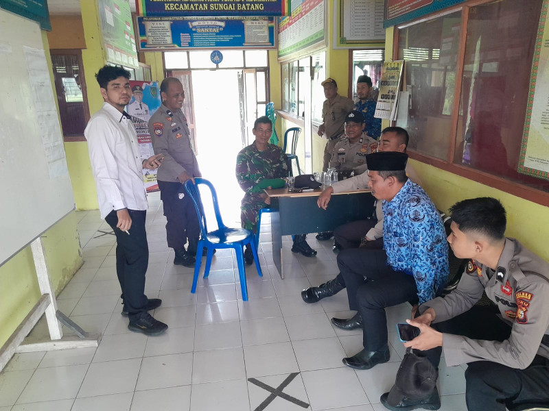 Bersama Anggota Polsek, Koramil 07/Reteh Jalin Silaturahmi yang Erat dan Kerjasama