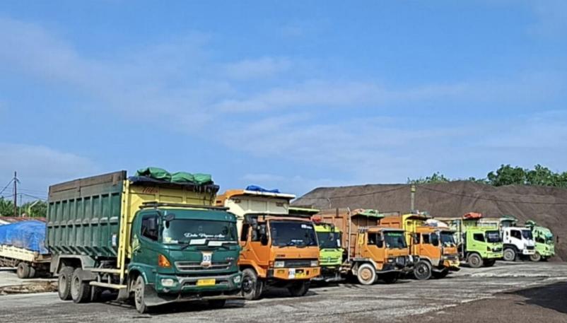 Jalan Sungai Rawa Tak Kunjung Pulih, Truk PT Ekasapta Paramita Energi Bertonase Berat Jadi Ancaman Serius