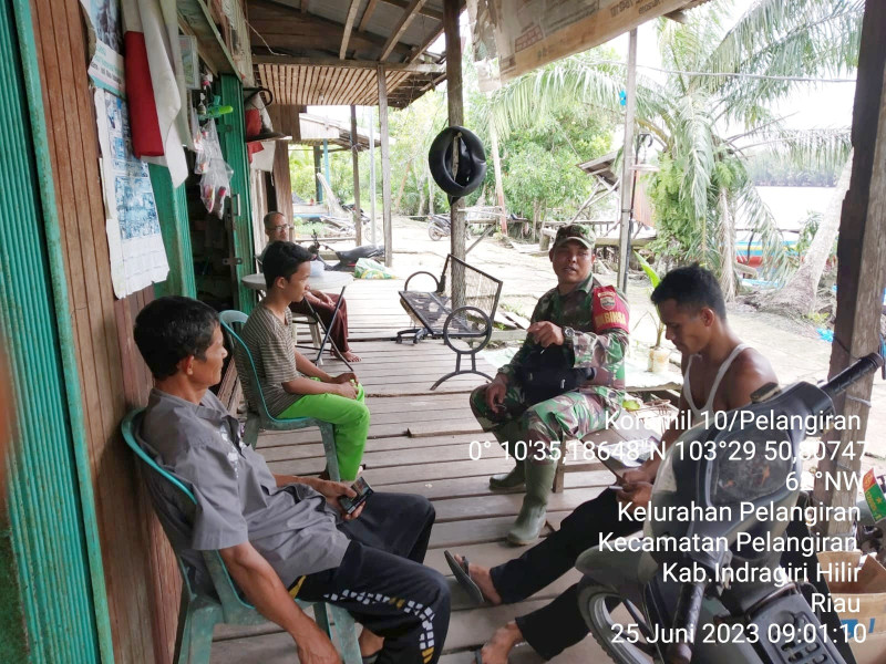 Pentingnya Penerapan Nilai-nilai Pancasila Bersama Babinsa Koramil 10/Pelangiran di Wilayah Binaan