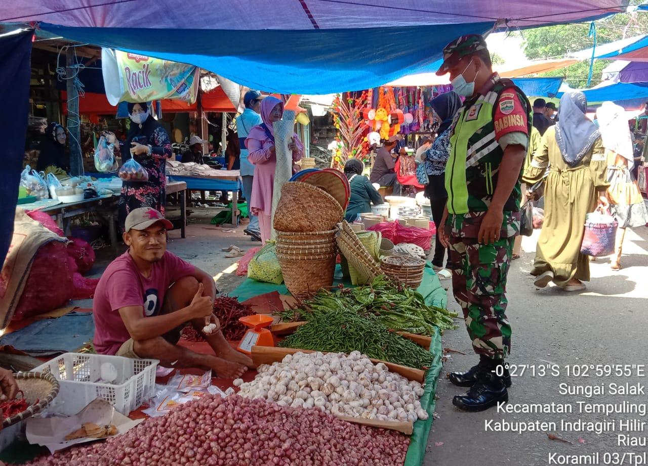 Babinsa 03/Tempuling Laksanakan Pemantauan Wilayah Pasar