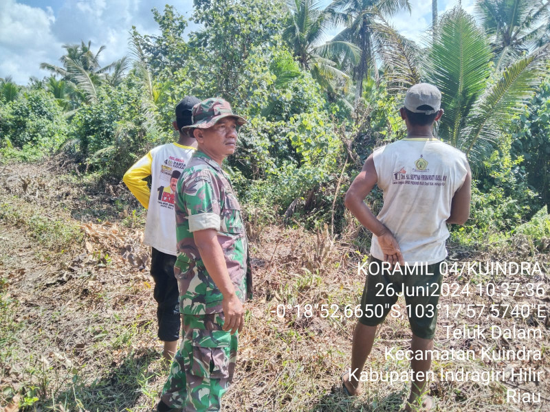 Babinsa Koramil 04/Kuindra Bersama Warga Laksanakan Patroli Karhutla