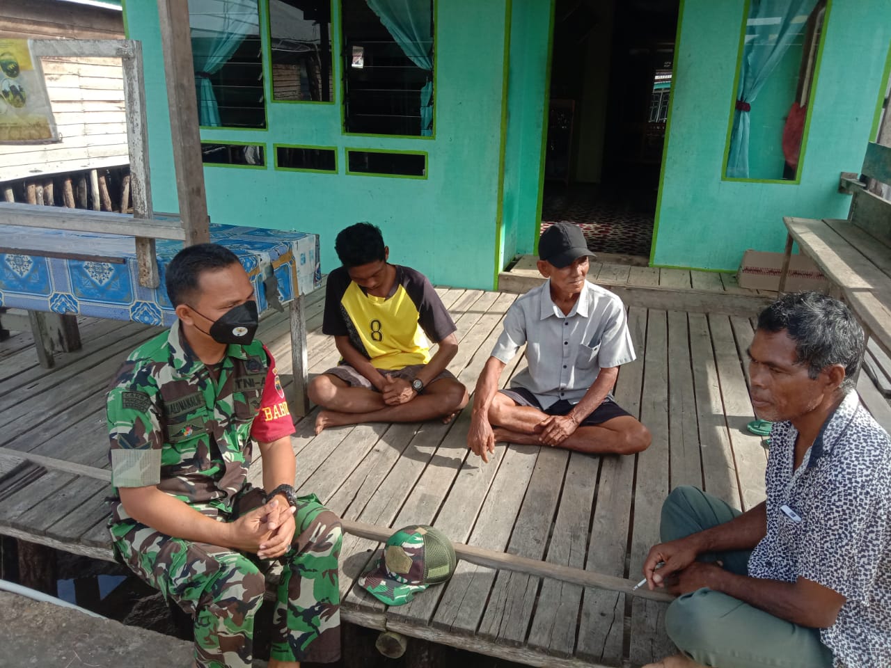 Jalin Hubungan Yang Humanis Melalui Komsos Babinsa Koramil 04/Kuindra