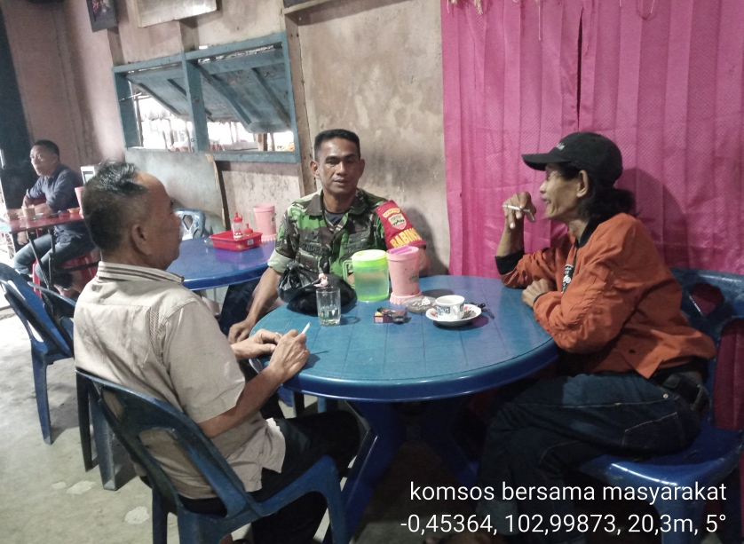 Babinsa Koramil 03/Tpl Eratkan Silaturahmi Bersama Toga Dan Tomas Di Desa Binaan Guna Ciptakan Desa Aman