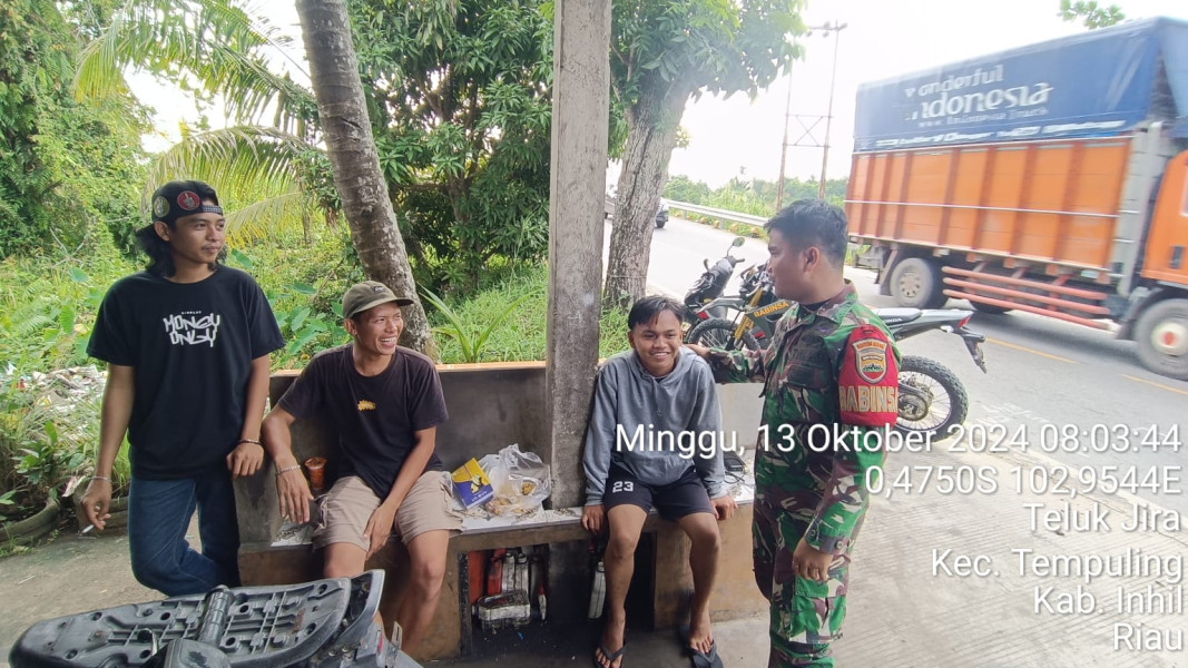 Pupuk Kebersamaan, Babinsa Koramil 03/Tpl Komsos Dengan Tokoh pemuda Di Wilayah Binaan