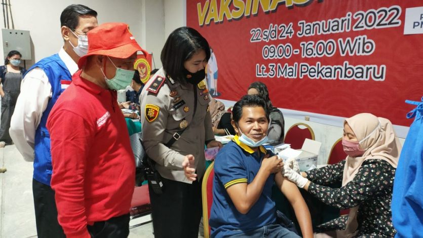 Masyarakat Antusias Ikuti Vaksin Booster yang Digelar BINDA Riau dan PSMTI Riau
