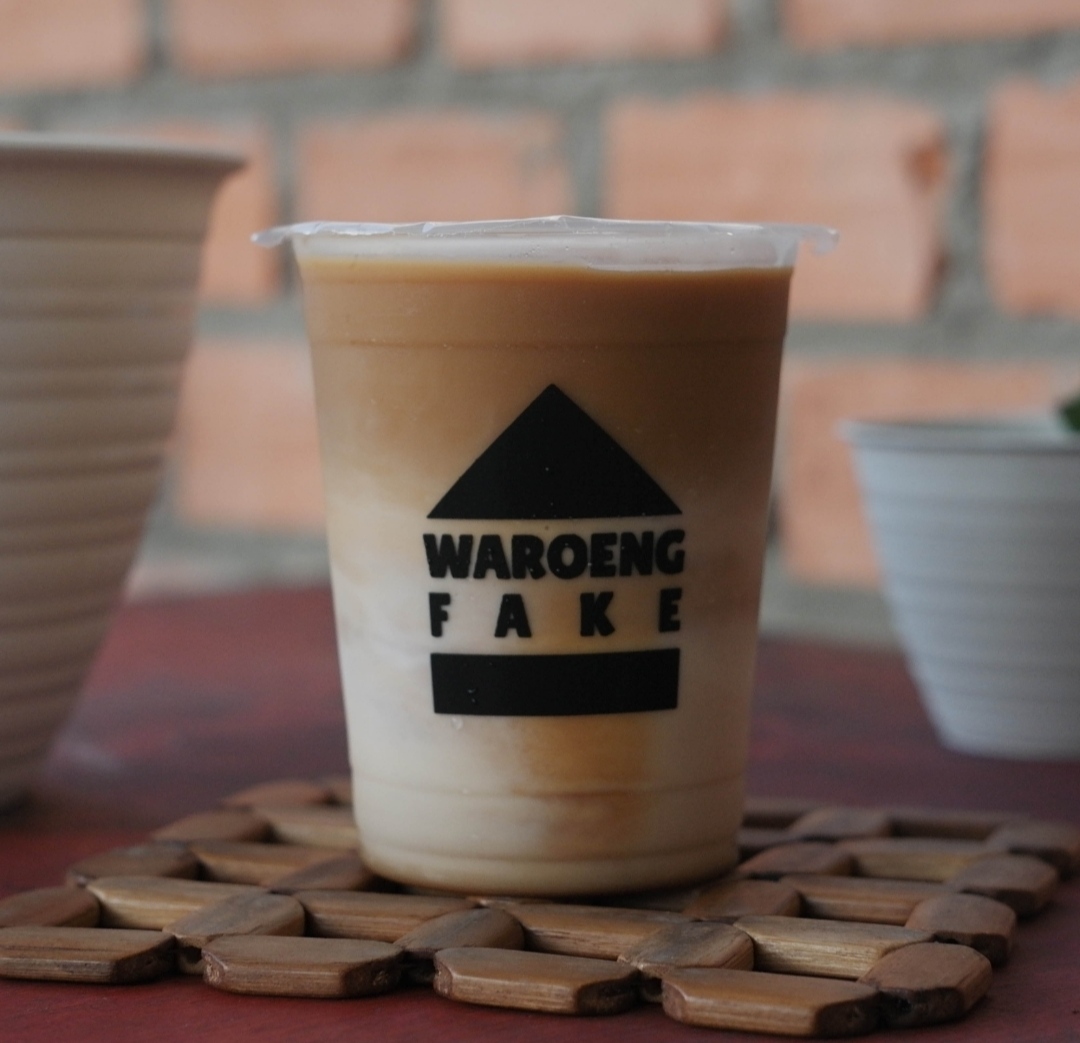Cobain Kopi Susu Fake, Minuman Signaturenya Waroeng Fake Tembilahan!  Cobain Kopi Susu Fake, Minuman Signaturenya Waroeng Fake Tembilahan!