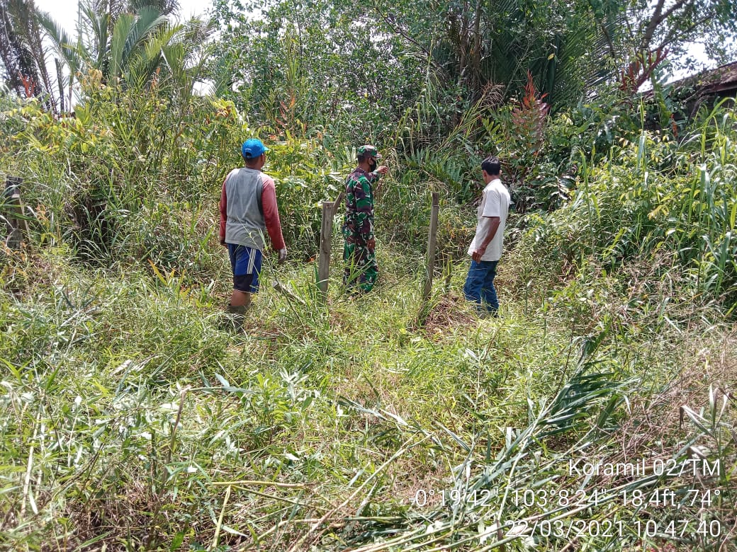 Babinsa Koramil 02/Tanah Merah Lakukan Patroli Karhutla di Sungai Rukam