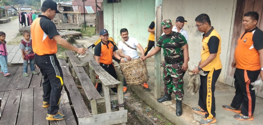 Kompak, TNI dan Polri Beserta Pemcam Kemuning Peringati Hari Sampah Nasional