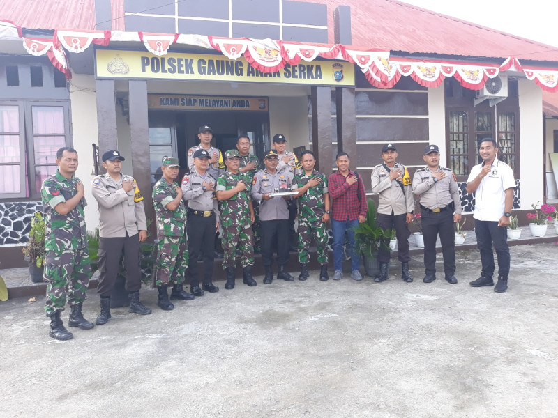 Koramil 05/Gas Kodim 0314/Inhil Beri Ucapan HUT Bhayangkara Ke-77 Kepada Kapolsek