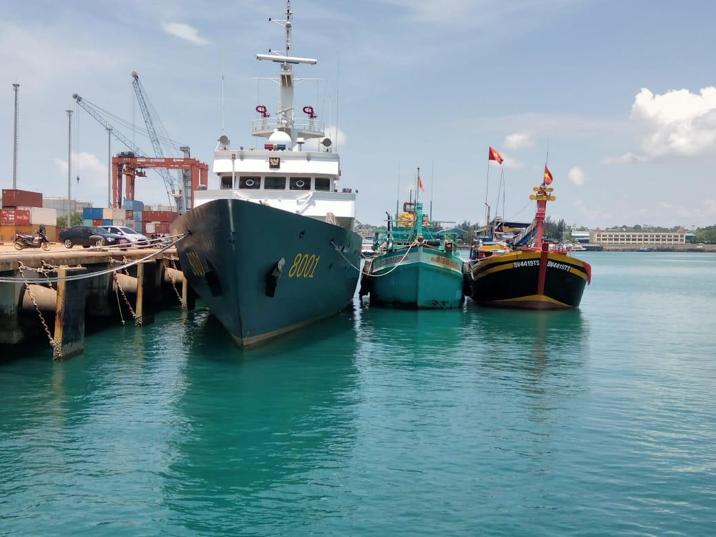 Curi Ikan di Perairan Natuna, 2 Kapal Berbendera Vietnam Ditangkap Korpolairud