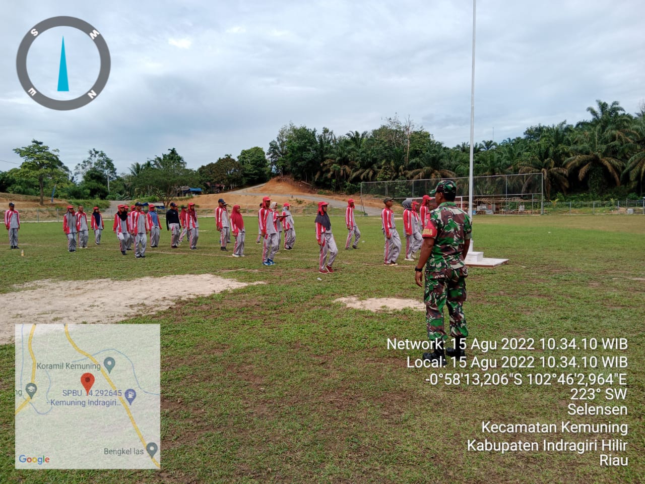 Pelatihan Paskibraka Bersama Anggota Polsek Kemuning Oleh Serda Ramadhan