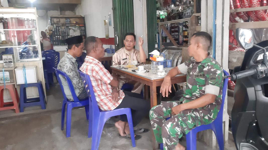 Babinsa Serda Ramli Terus Jalankan Komsos Dengan Masyarakat