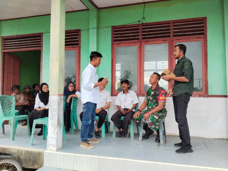 Sertu Johansah Komsos dengan Perangkat Desa Sebrang Sanglar, Perkuat Sinergi Lintas Sektor