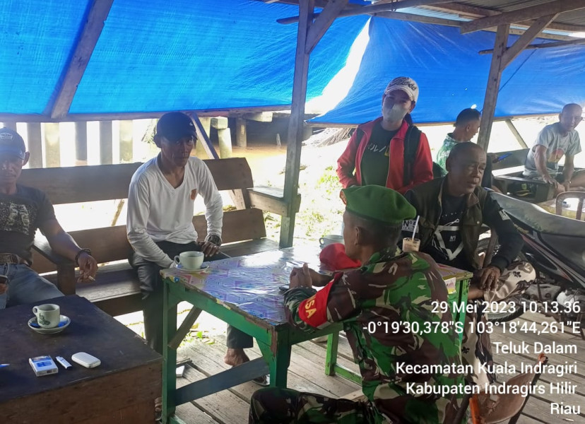 Babinsa Koramil 04/Kuindra Ajak Masyarakat Tetap Kompak di Sekitar