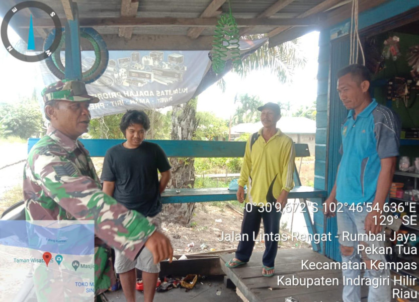 Babinsa Koramil 03/Tpl Komsos Dengan Pemilik Bengkel Motor