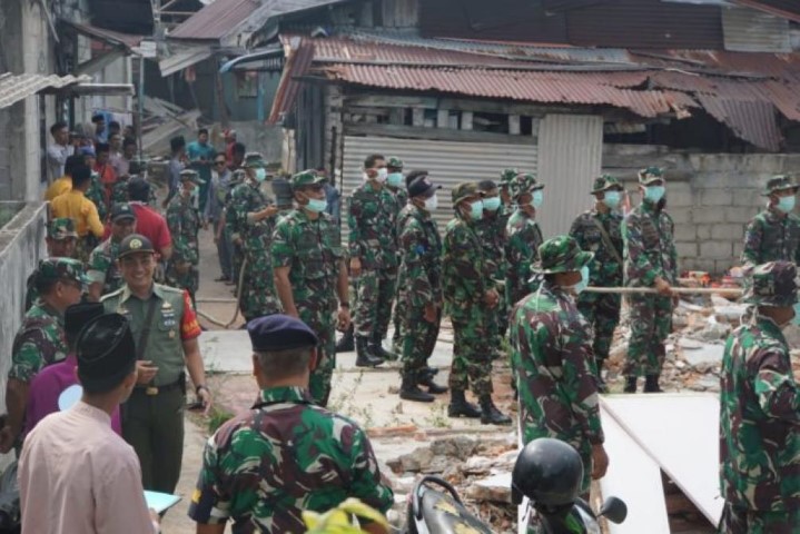 Tni Al Perintahkan 50 Personil Tanjungpinang Bongkar Rumah Warga
